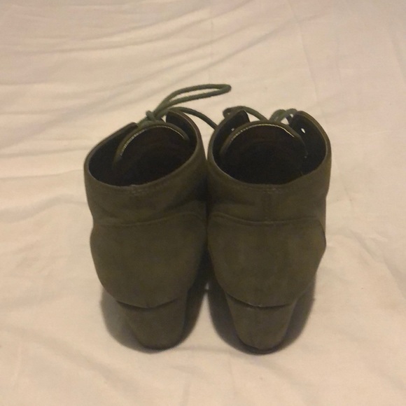 Heels - Picture 3 of 3